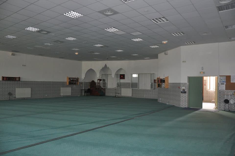 Grande salle de prière d'une mosquée équipée par TOPSAM